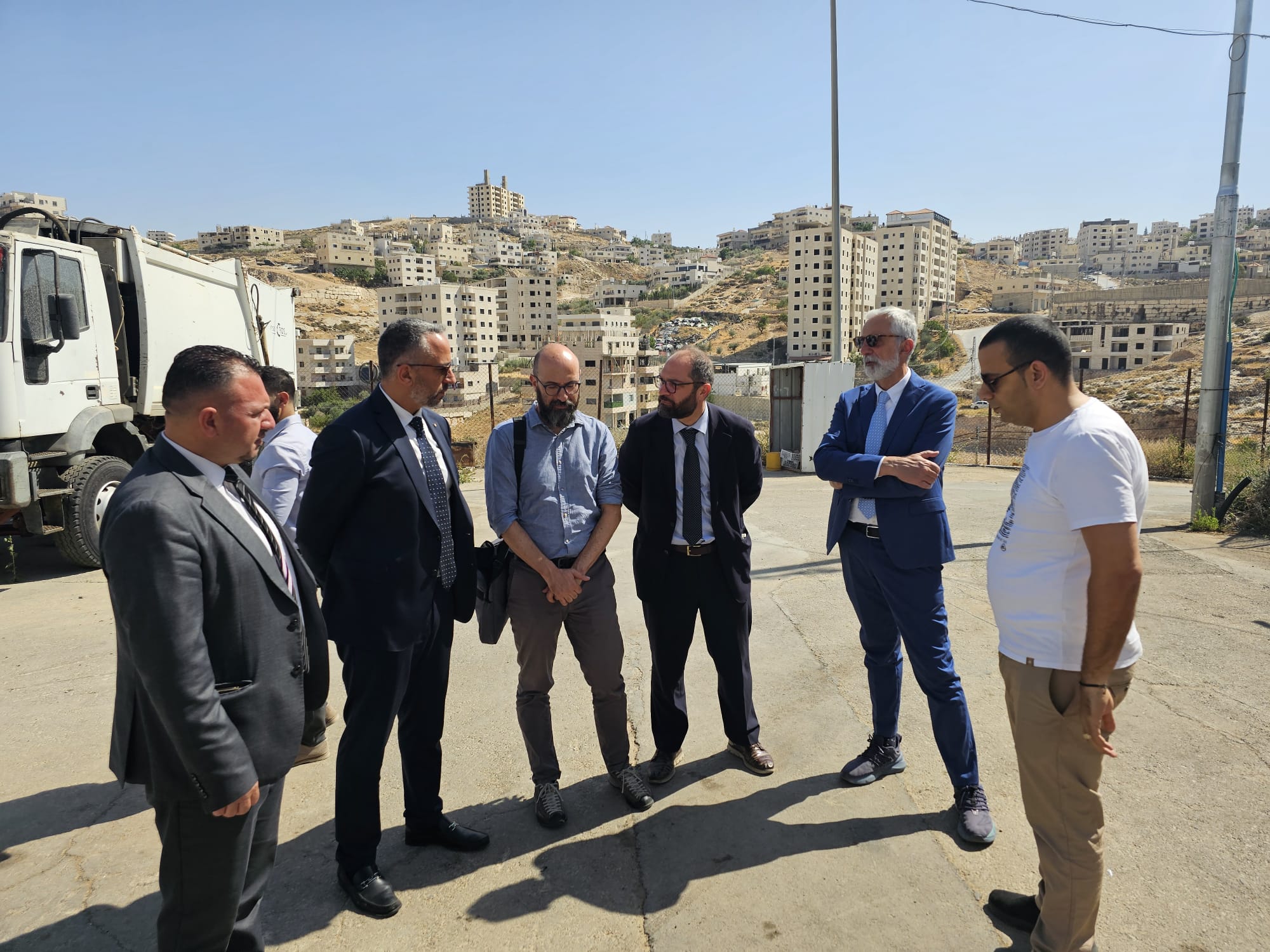 رئيس بلدية بيت لحم يبحث سبل التعاون المشترك مع مدير الوكالة الإيطالية للتعاون الإنمائي