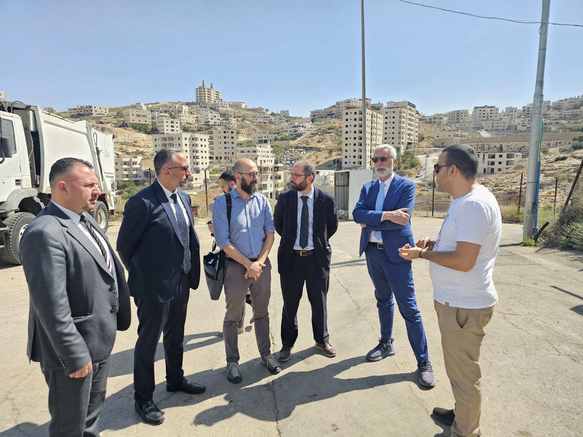 رئيس بلدية بيت لحم يبحث سبل التعاون المشترك مع مدير الوكالة الإيطالية للتعاون الإنمائي