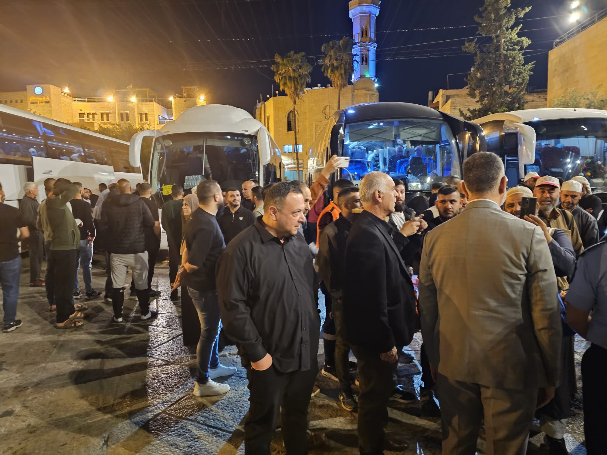 بمشاركة رئيس البلدية والمحافظ: توديع حجاج بيت لحم من ساحة المهد