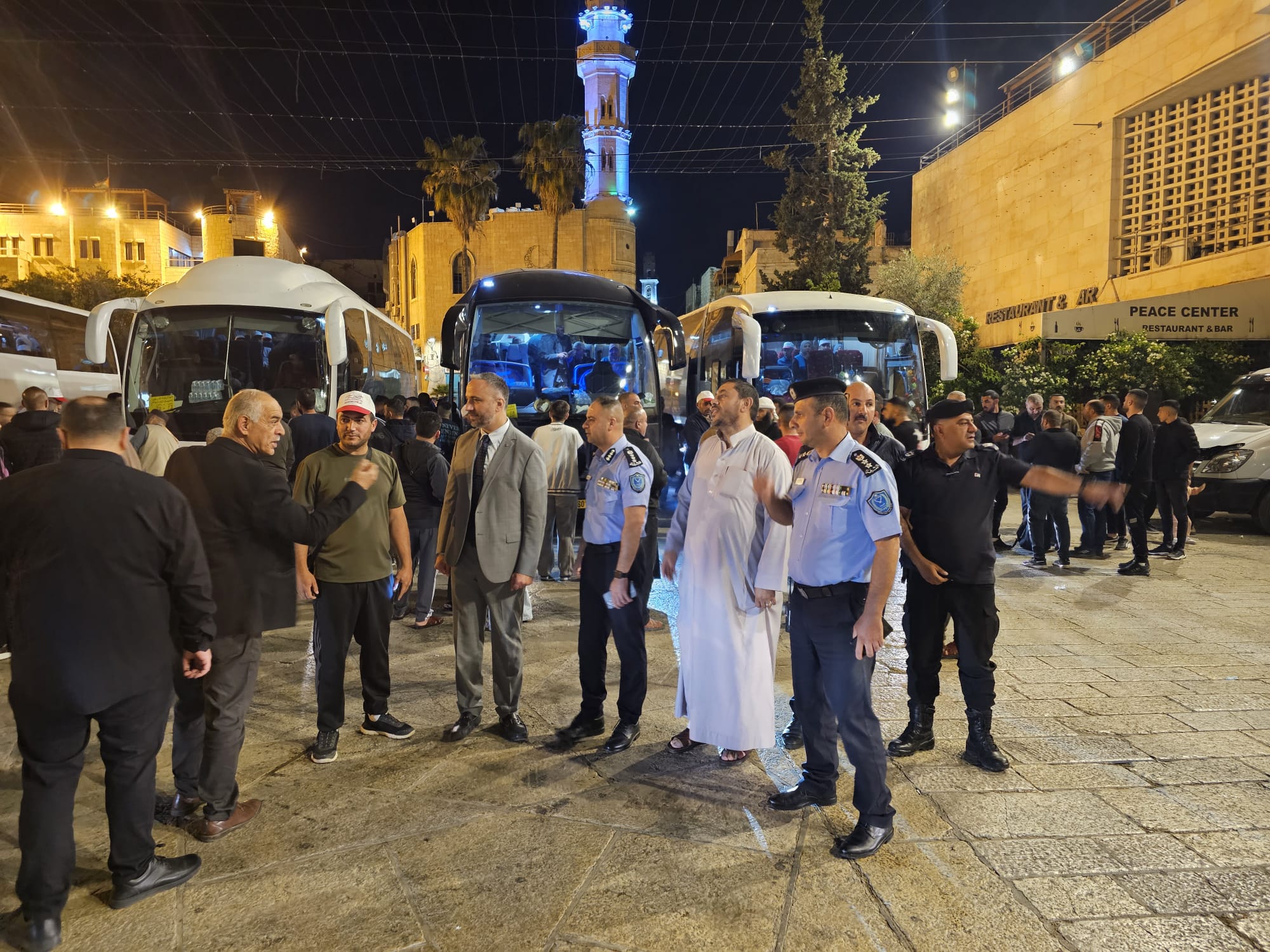 بمشاركة رئيس البلدية والمحافظ: توديع حجاج بيت لحم من ساحة المهد