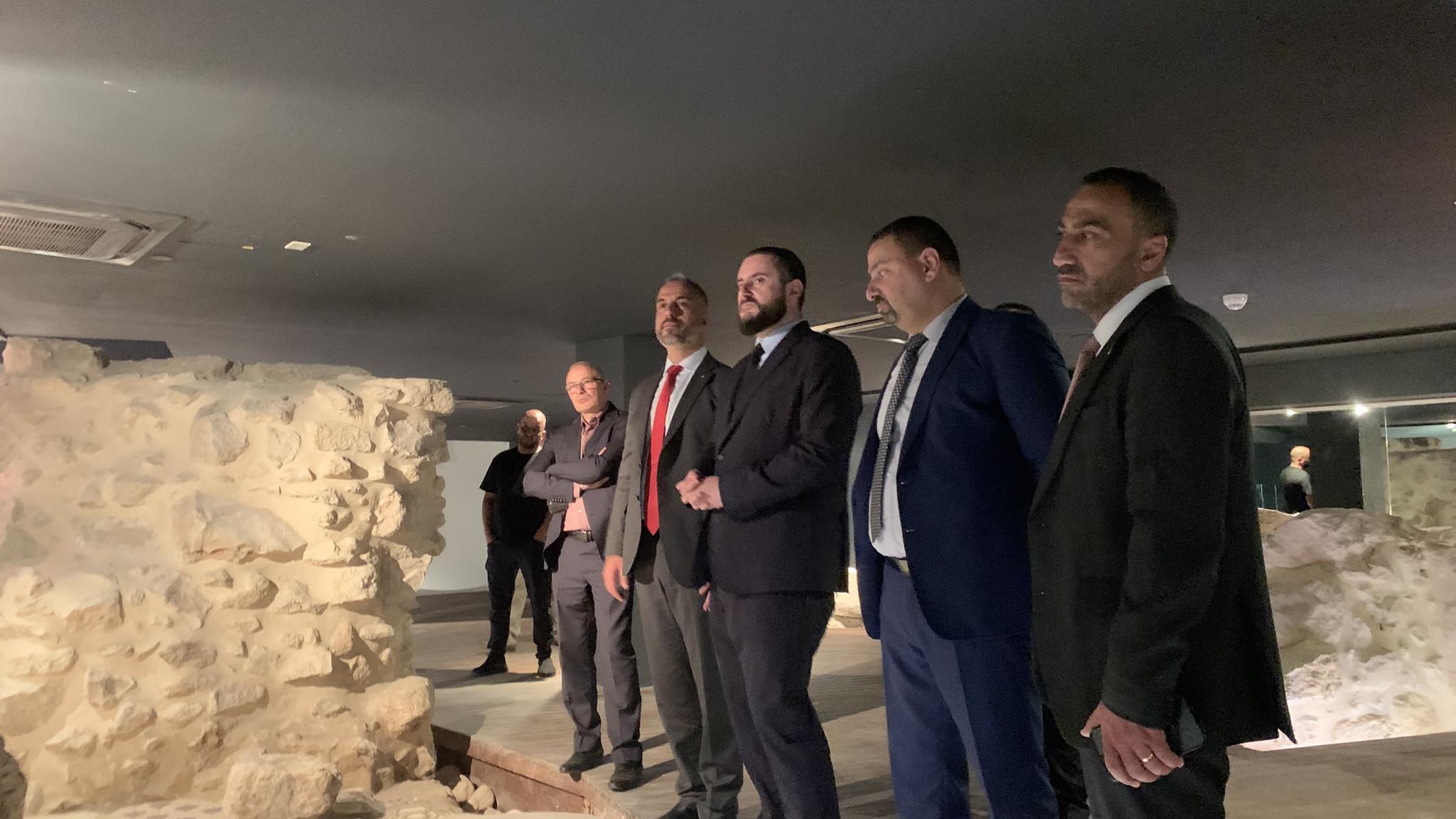 وزير المصالحة والتعاون الإقليمي في صربيا يزور بيت لحم: تأكيد على دعم القضية الفلسطينية وتعزيز العلاقات الثنائية