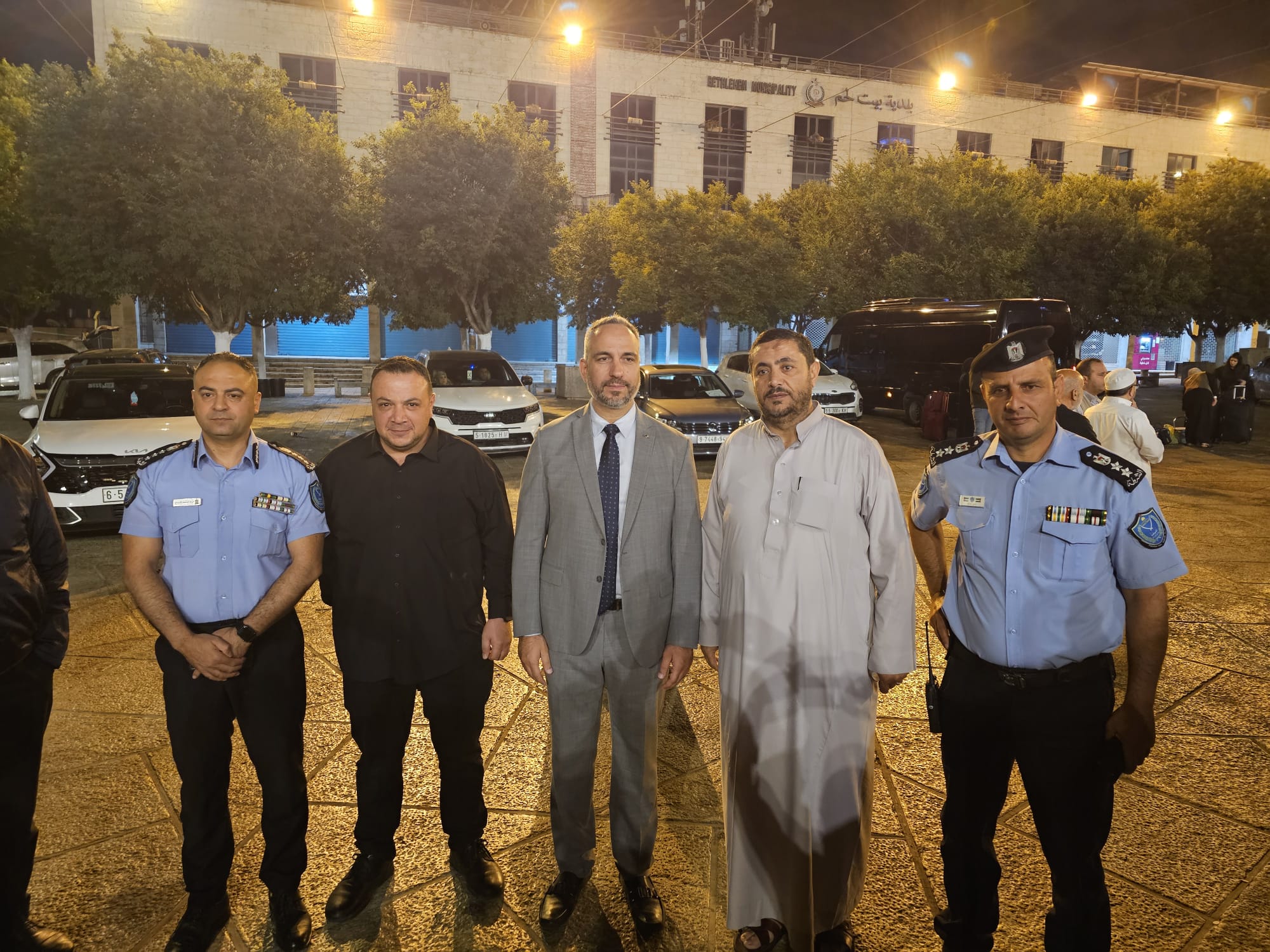 بمشاركة رئيس البلدية والمحافظ: توديع حجاج بيت لحم من ساحة المهد