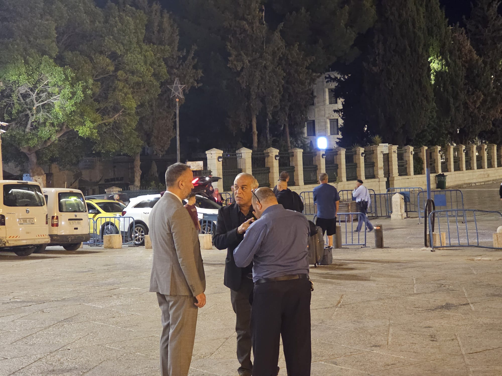 بمشاركة رئيس البلدية والمحافظ: توديع حجاج بيت لحم من ساحة المهد