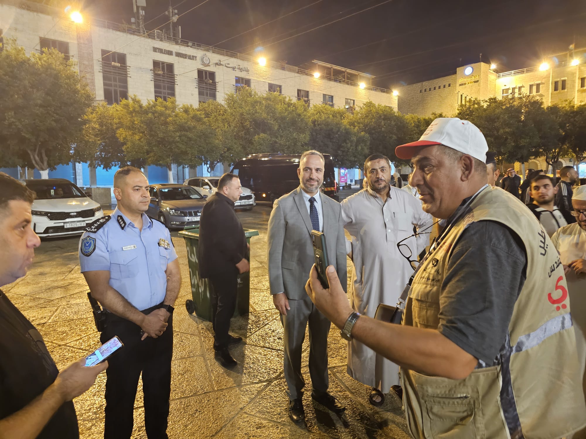 بمشاركة رئيس البلدية والمحافظ: توديع حجاج بيت لحم من ساحة المهد