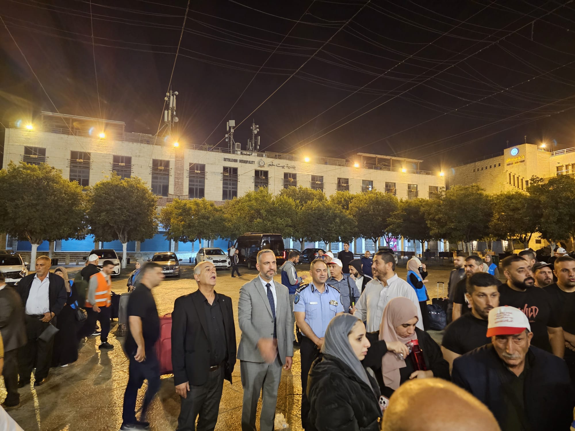 بمشاركة رئيس البلدية والمحافظ: توديع حجاج بيت لحم من ساحة المهد