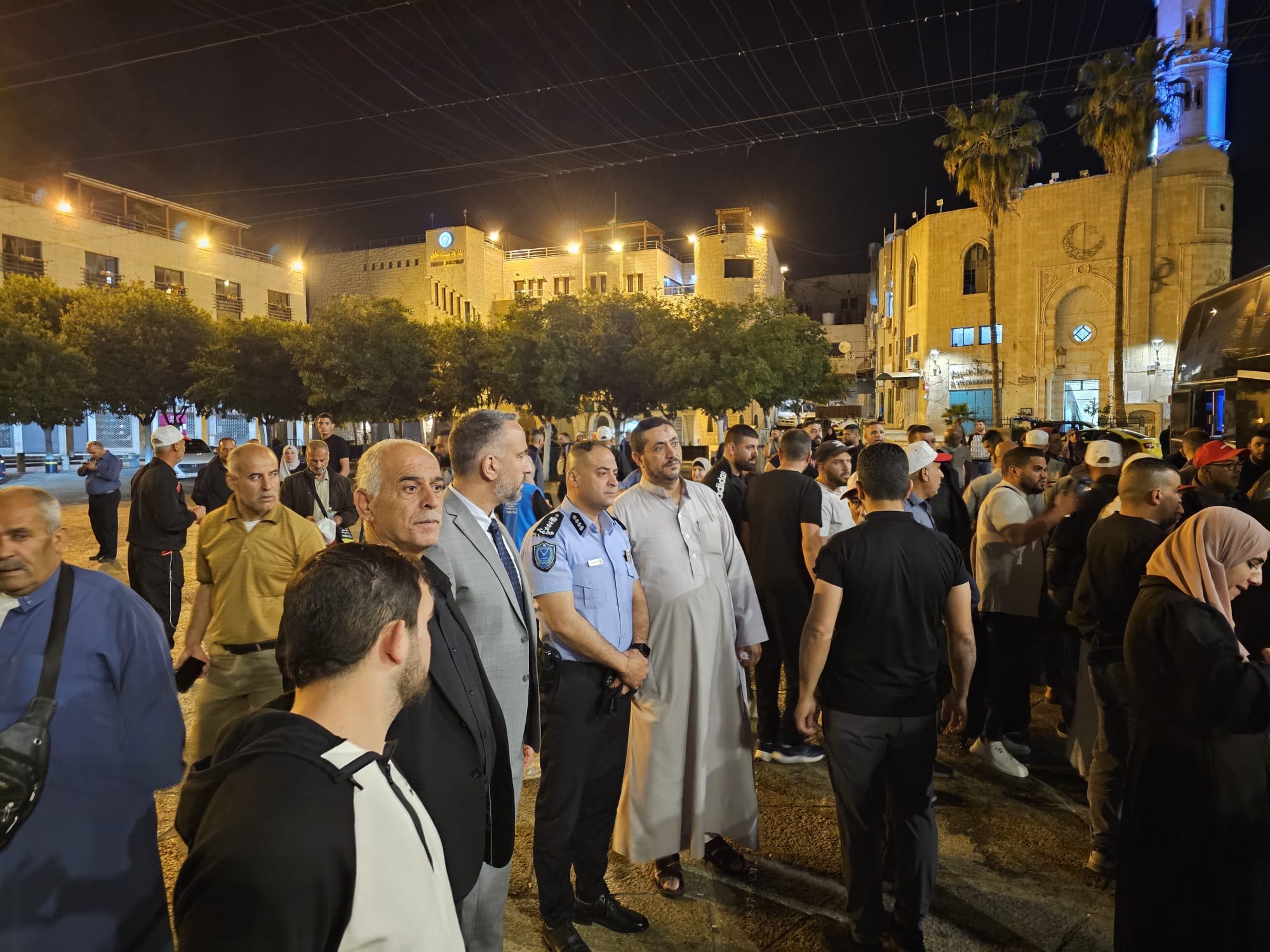 بمشاركة رئيس البلدية والمحافظ: توديع حجاج بيت لحم من ساحة المهد