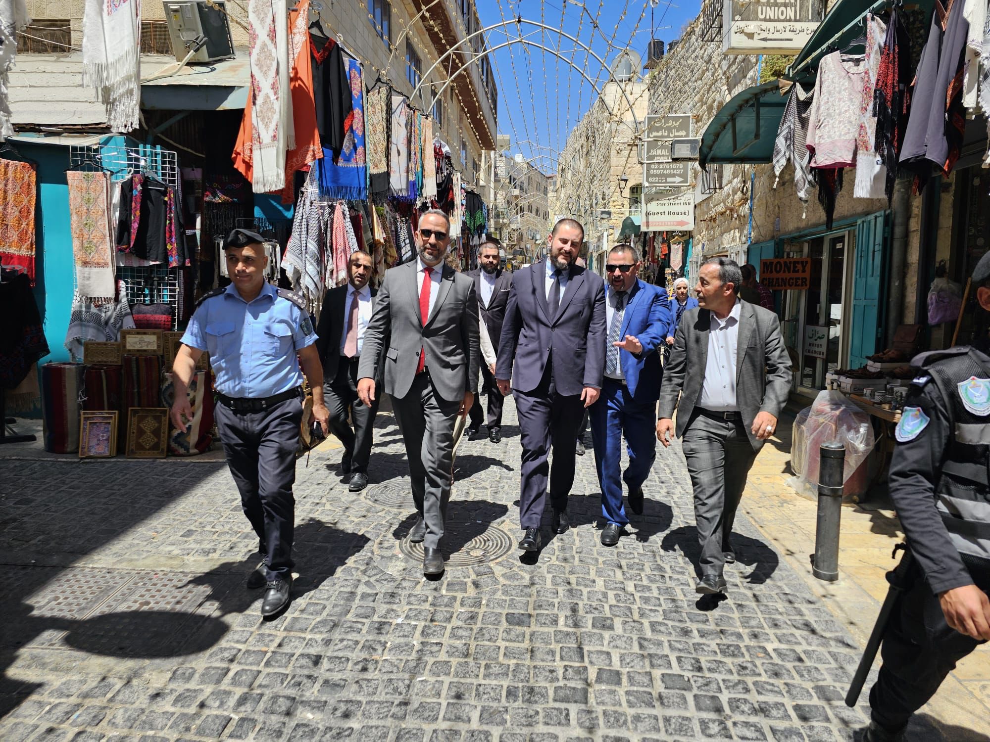 وزير المصالحة والتعاون الإقليمي في صربيا يزور بيت لحم: تأكيد على دعم القضية الفلسطينية وتعزيز العلاقات الثنائية