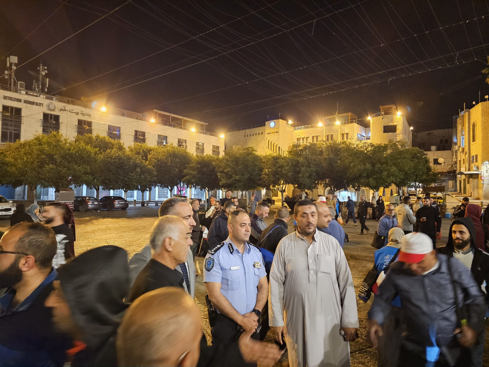 بمشاركة رئيس البلدية والمحافظ: توديع حجاج بيت لحم من ساحة المهد