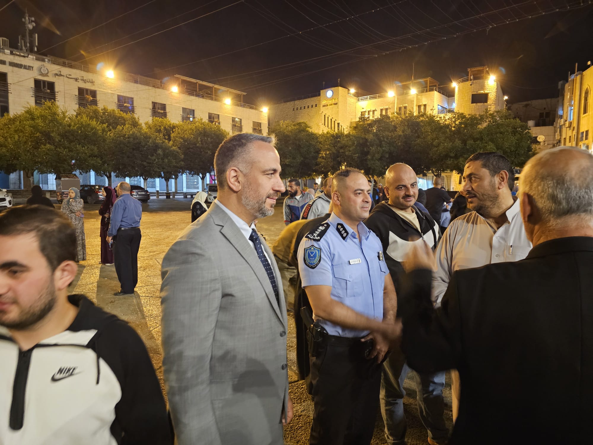 بمشاركة رئيس البلدية والمحافظ: توديع حجاج بيت لحم من ساحة المهد