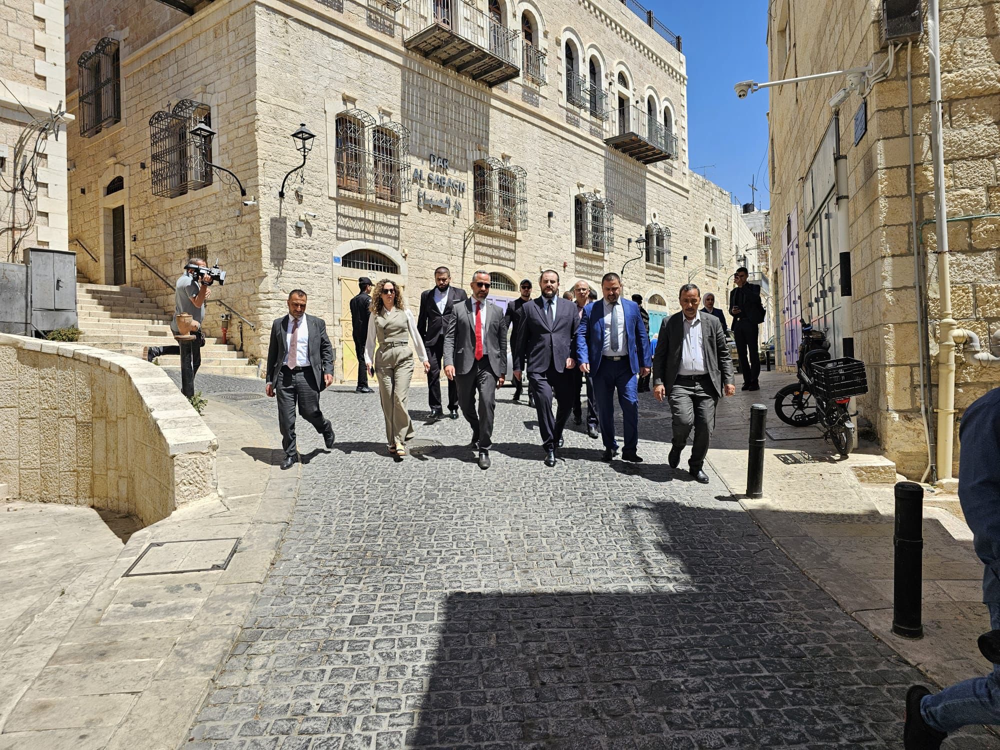 وزير المصالحة والتعاون الإقليمي في صربيا يزور بيت لحم: تأكيد على دعم القضية الفلسطينية وتعزيز العلاقات الثنائية