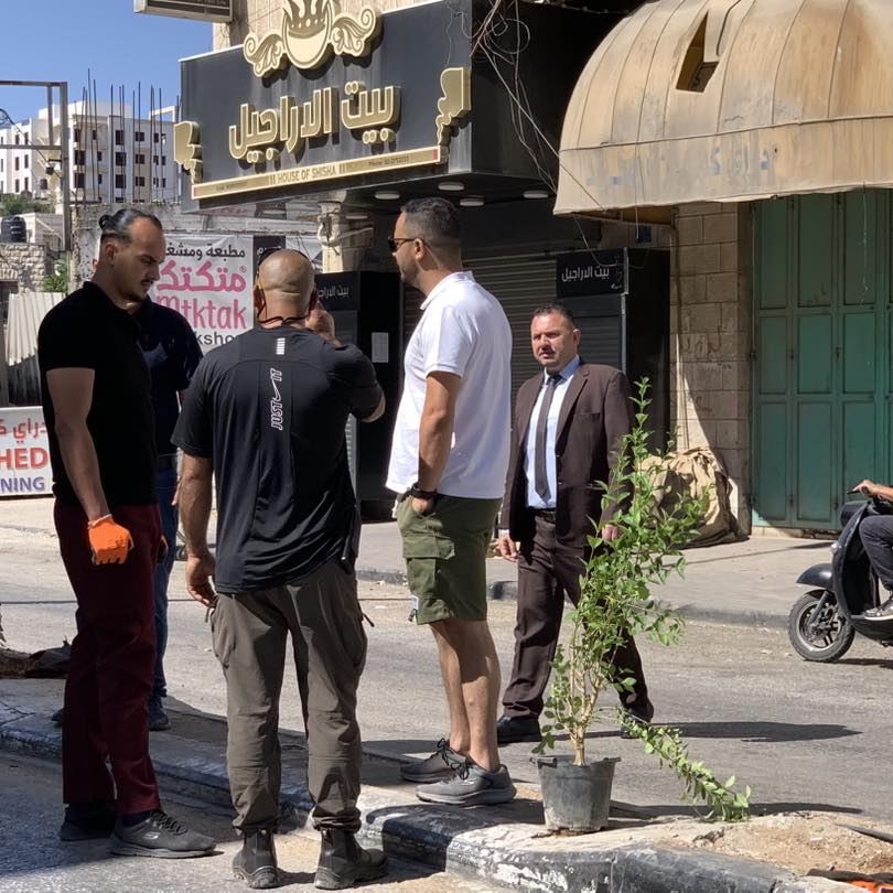 ضمن مشروع "بيت لحم مدينة خضراء" بلدية بيت لحم تنظّم نشاطًا بيئيًا لتنظيف وتخضير شارع المهد