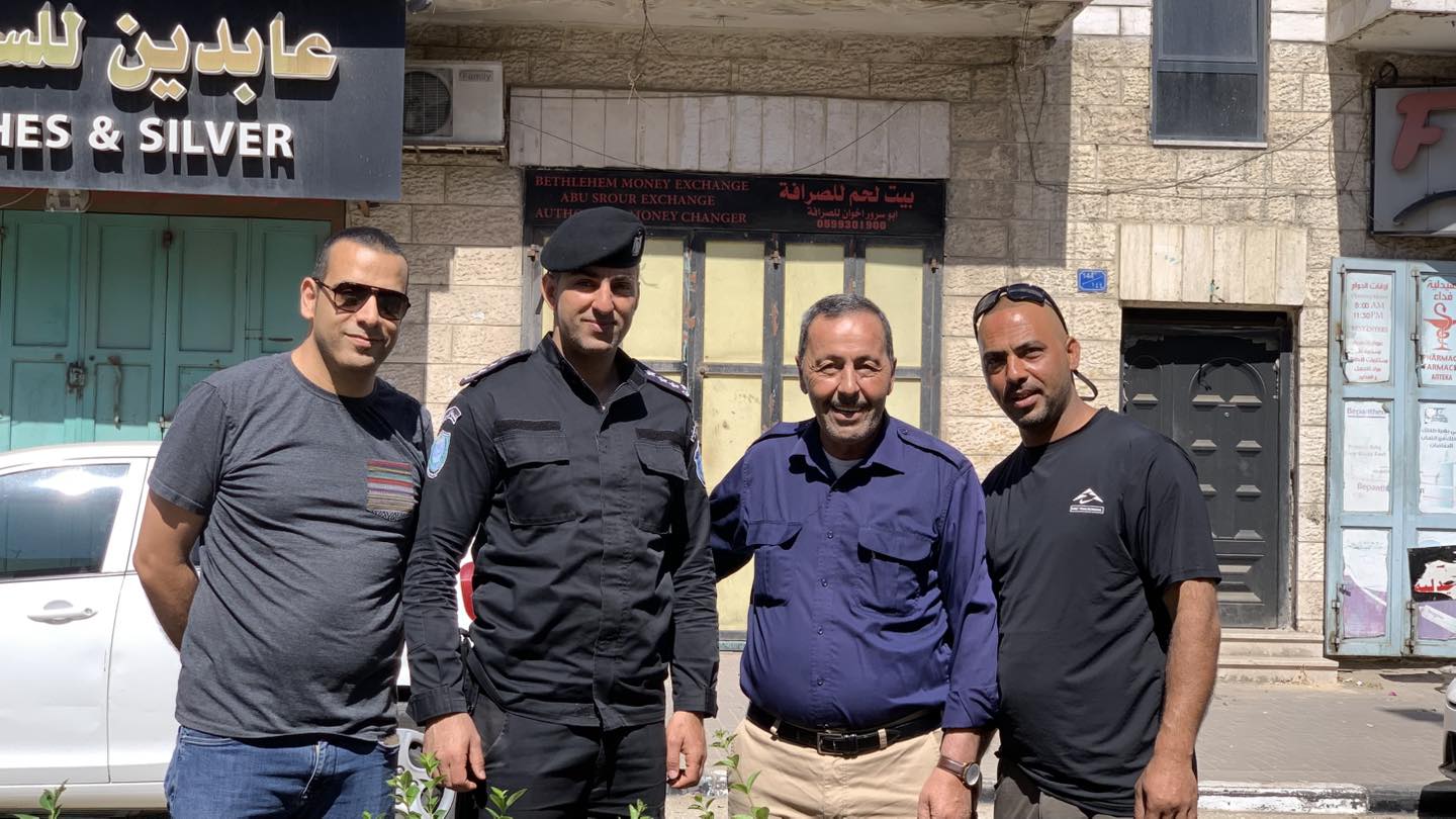 ضمن مشروع "بيت لحم مدينة خضراء" بلدية بيت لحم تنظّم نشاطًا بيئيًا لتنظيف وتخضير شارع المهد