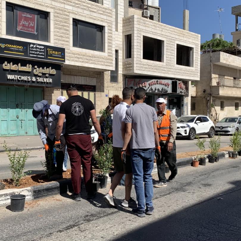 ضمن مشروع "بيت لحم مدينة خضراء" بلدية بيت لحم تنظّم نشاطًا بيئيًا لتنظيف وتخضير شارع المهد