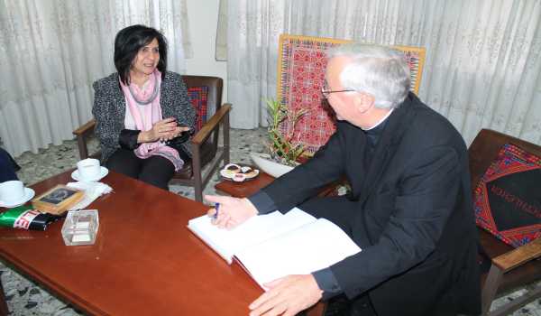 بعد زيارته لغزة الكاردينال فينسينت يجتمع مع رئيسة بلدية بيت لحم