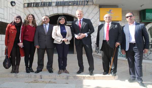 طوني بلير يزور بلدية بيت لحم لمناقشة العديد من القضايا للنهوض بالمدينة 