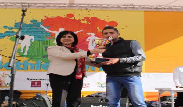 بابون واليكساندر تطلقان سباق ال 5 كيلومتر بهدف استكشاف بيت لحم السياحية