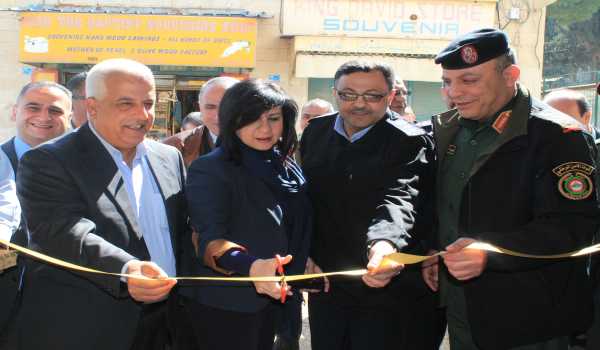 بلدية بيت لحم تحتفل مع شرطة بيت لحم باعادة تأهيل مركز شرطة المدينة