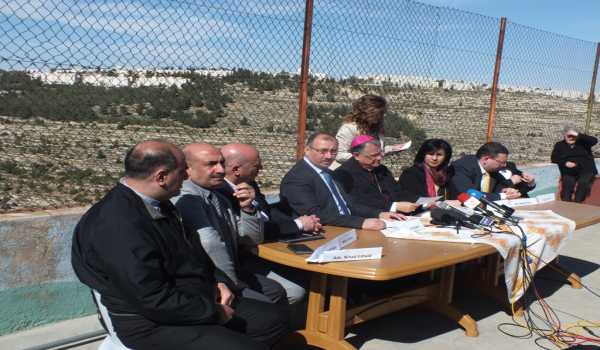 المحكمة العليا الاسرائيلية ترفض المصادقة على اقامة جدار الفصل العنصري على اراضي دير كريمزان 