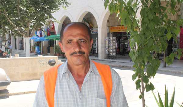 شكر وتقدير للعامل غالب عزت السقا