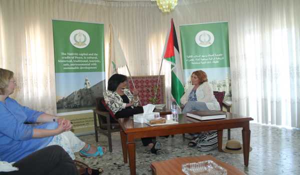 وزيرة الصحة الايرلندية تلتقي برئيسة بلدية بيت لحم