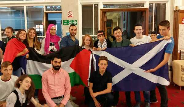 وفد من بلدية بيت لحم والمجلس الشبابي يشارك في برنامج دولي في غلاسكو الإسكتلندية 