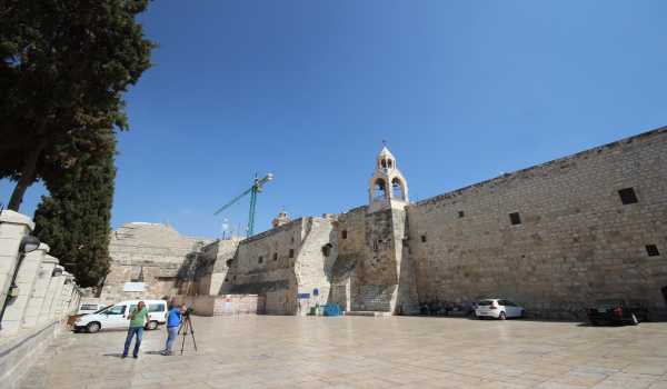 أعمال ترميم كنيسة المهد