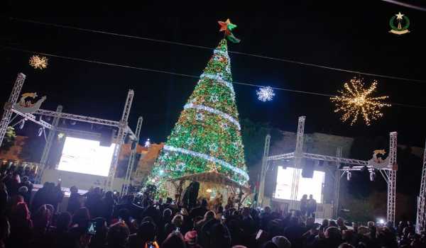 شجرة الميلاد في بيت لحم من بين أكثر الأشجار إبداعاً حول العالم  