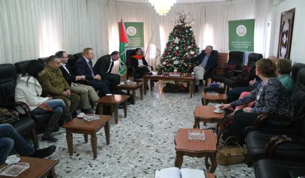 بابون تستقبل وفداً من جلاسجو الإسكتلندية في دار بلدية بيت لحم 