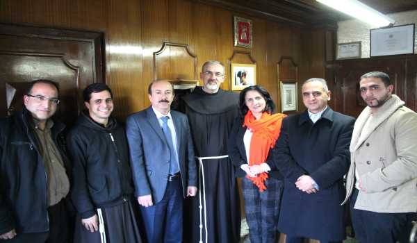 في زيارة تاريخية إلى بلدية بيت لحم حارس الأراضي المقدسة الأب بيتسابالا يلتقي بابون