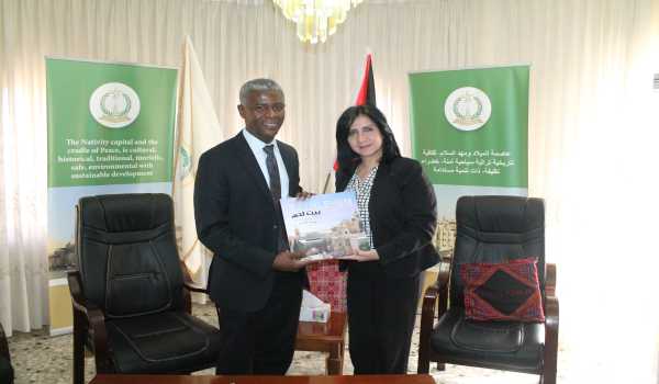 رئيسة بلدية بيت لحم تطلع المحامي العام للوكالة الأمريكية على واقع بيت لحم وتطالبه بالضغط على بلاده لتحقيق العدالة