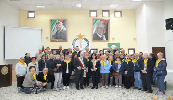 رئيس بلدية كيفاسو الإيطالية والقنصل الفلسطيني في ميلانو يلتقيان بابون في دار بلدية بيت لحم