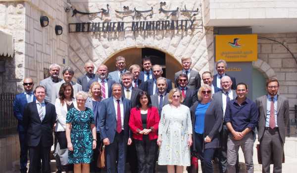 رئيسة بلدية بيت لحم تطلع وفداً من الإتحاد الأوروربي على واقع واحتياجات مدينة بيت لحم