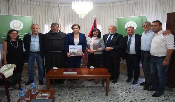 رئيسة بلدية بيت لحم تلتقي برئيسة مقاطعة أومبريا الإيطالية وتؤكد أن دعمهم للطالب الفلسطيني دعماً لمشروع الإنسان 