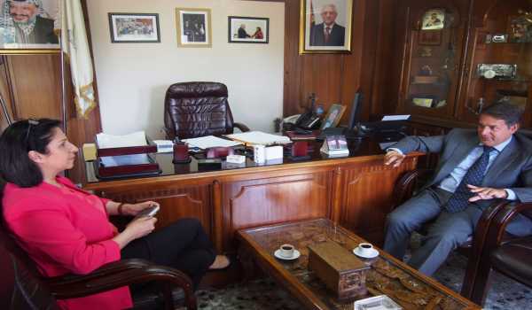 رئيسة بلدية بيت لحم تستقبل ممثل البرتغال في فلسطين وتطلعه على تحضيرات مؤتمر المغتربين وتؤكد على أهمية إنشاء علاقة ثلاثية بين بيت لحم ولورد وفاطمة