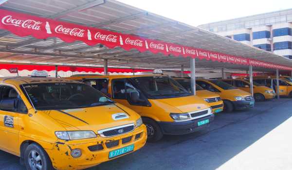 تزويد موقف الجراشي بمظلات لحماية السائقين ومرتادي الموقف من حر الصيف وأمطار الشتاء