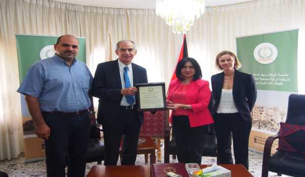 بابون تكرم القنصل الفرنسي العام ماغرو لدعمه بيت لحم 