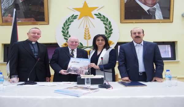 رئيسة بلدية بيت لحم تستقبل رئيس بلدية غلاسكو السابق أليكس موسين والوفد المرافق