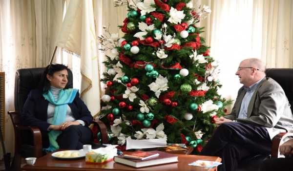 رئيسة بلدية بيت لحم تستقبل وفدا من كلية مانهاتن وتطلعهم على واقع بيت لحم 