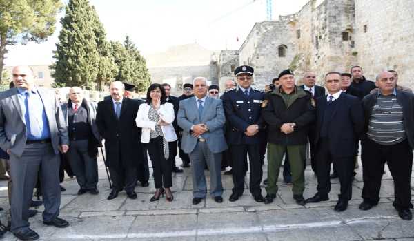 رئيسة وأعضاء مجلس بلدية بيت لحم يشاركون في إستقبال حارس الأراضي المقدسة بمناسبة عيد الغطاس