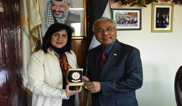 رئيسة بلدية بيت لحم تستقبل ممثل جمهورية سنغافورة غير المقيم لدى دولة فلسطين