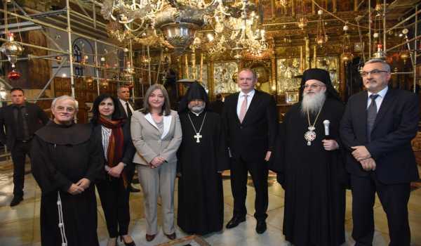 رئيسة بلدية بيت لحم تشارك في إستقبال رئيس جمهورية سلوفاكيا وتلتقي برئيس بلدية غرونوبل الفرنسية