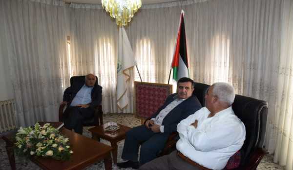 رئيس بلدية بيت لحم المحامي أنطون سلمان يستقبل عددا من الشخصيات الإعتبارية في دار البلدية والذين بدورهم قدموا التهنئة 