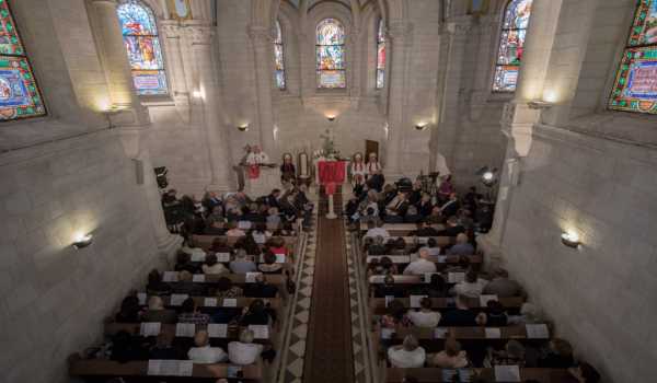 رئيس بلدية بيت لحم يشارك في قداسِ وإحتفال خدمة الشكر للقس الدكتور متري الراهب 
