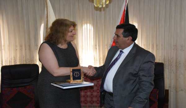 رئيس بلدية بيت لحم يستقبل مساعدة مدير مكتب الشرق الأوسط في الوكالة الأمريكية والقنصل الأمريكي العام في القدس