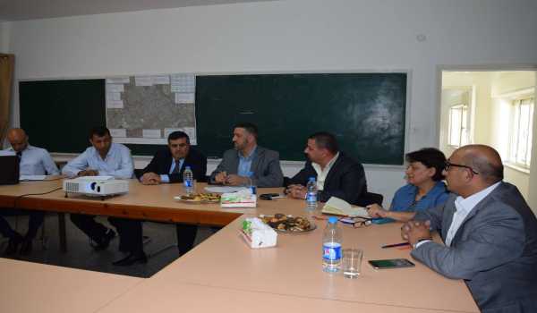  في اطار البدء بتنفيذ مشروع نظام التحكم المائي الالكتروني رئيس بلدية بيت لحم يشارك في اجتماع في سلطة المياه والمجاري بيت لحم 