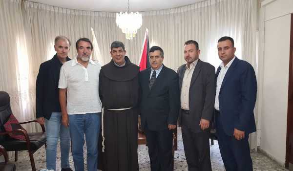 رئيس بلدية بيت لحم يستقبل الاب ابراهيم فلتس وممثلين عن مؤسسة يوحنا بولس الثاني ووفدا اكاديميا امريكيا 