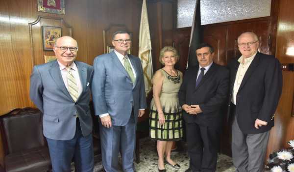  سلمان يستقبل الأمين العام للمنظمة الشرق أوسطية للسياحة ومدير جهاز المخابرات في محافظة بيت لحم ووفدا أميركيا ممثلا عن National Prayer Breakfast 