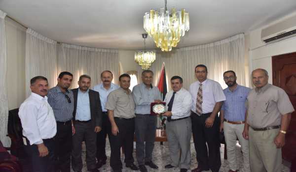  سلمان يستقبل وفد جامعة فلسطين الأهلية 