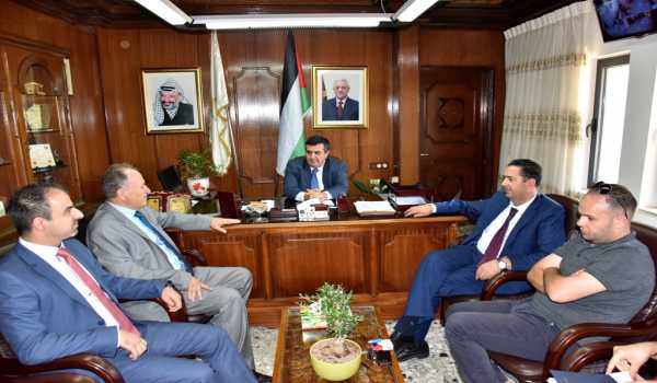 وفد جامعة فلسطين الأهلية ممثلا برئيسها يهنىء سلمان توليه منصب رئيس بلدية بيت لحم 