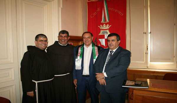 رئيس بلدية بيت لحم ومستشار حراسة الأراضي المقدسة في جولة في عدة مدن ايطالية 